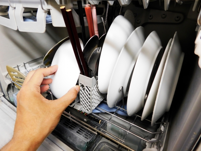 HSP・エンパス気質のママにおすすめの食洗機。新居で浅型タイプを導入予定の私が、「なぜ食洗機が必要なのか」「どんな未来が待っているのか」をまとめました。